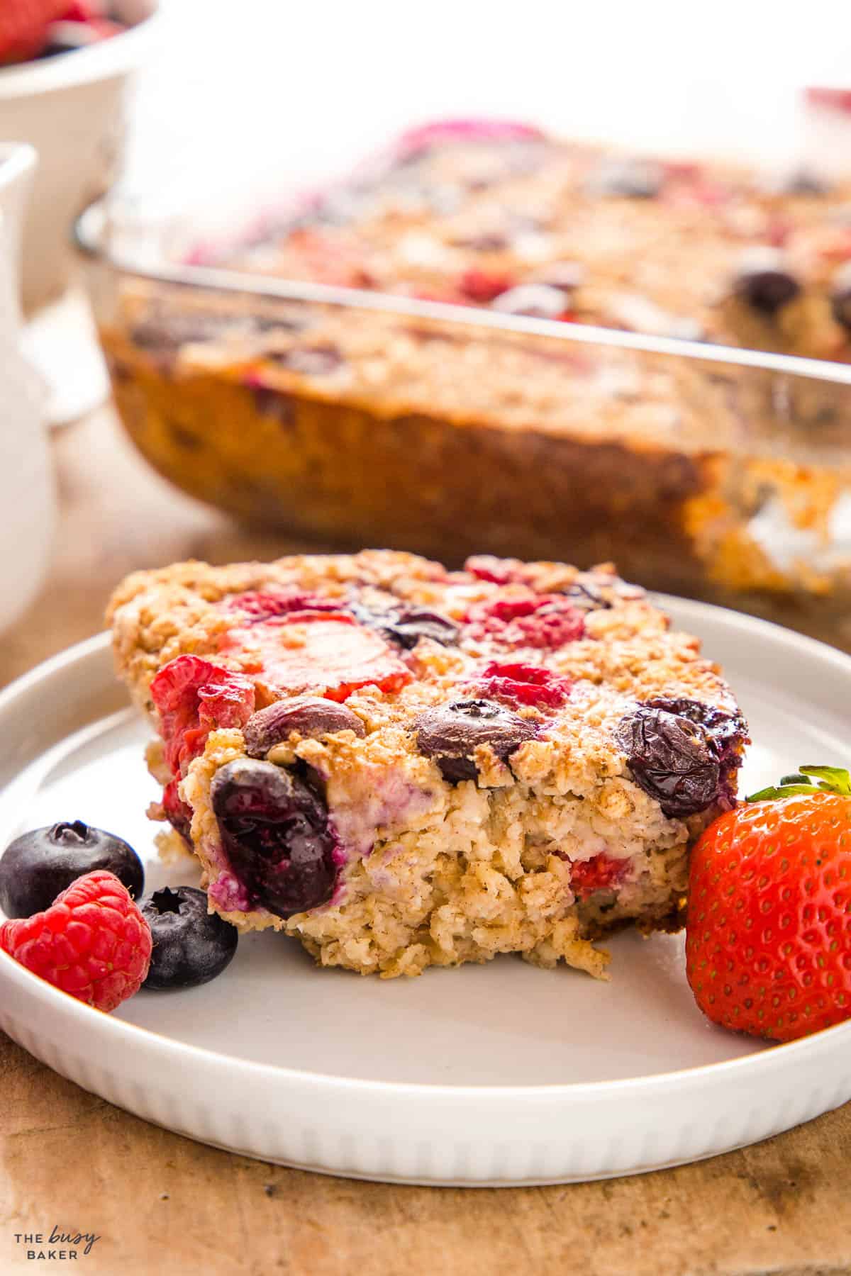 breakfast casserole bake with berries and oats