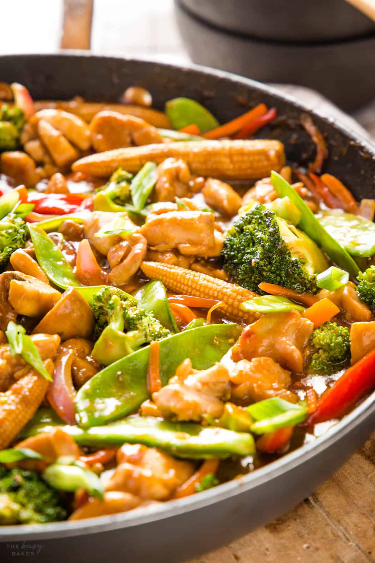 chicken stir fry with sauce and vegetables