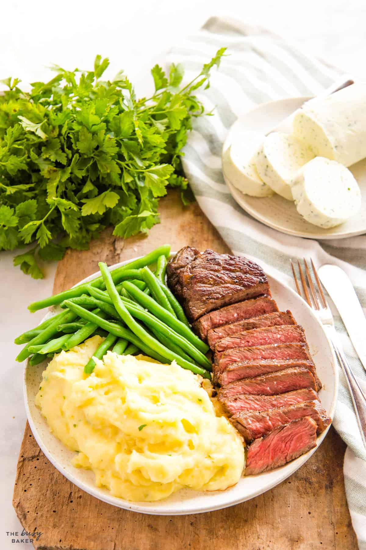 beef dinner with potatoes and green beans