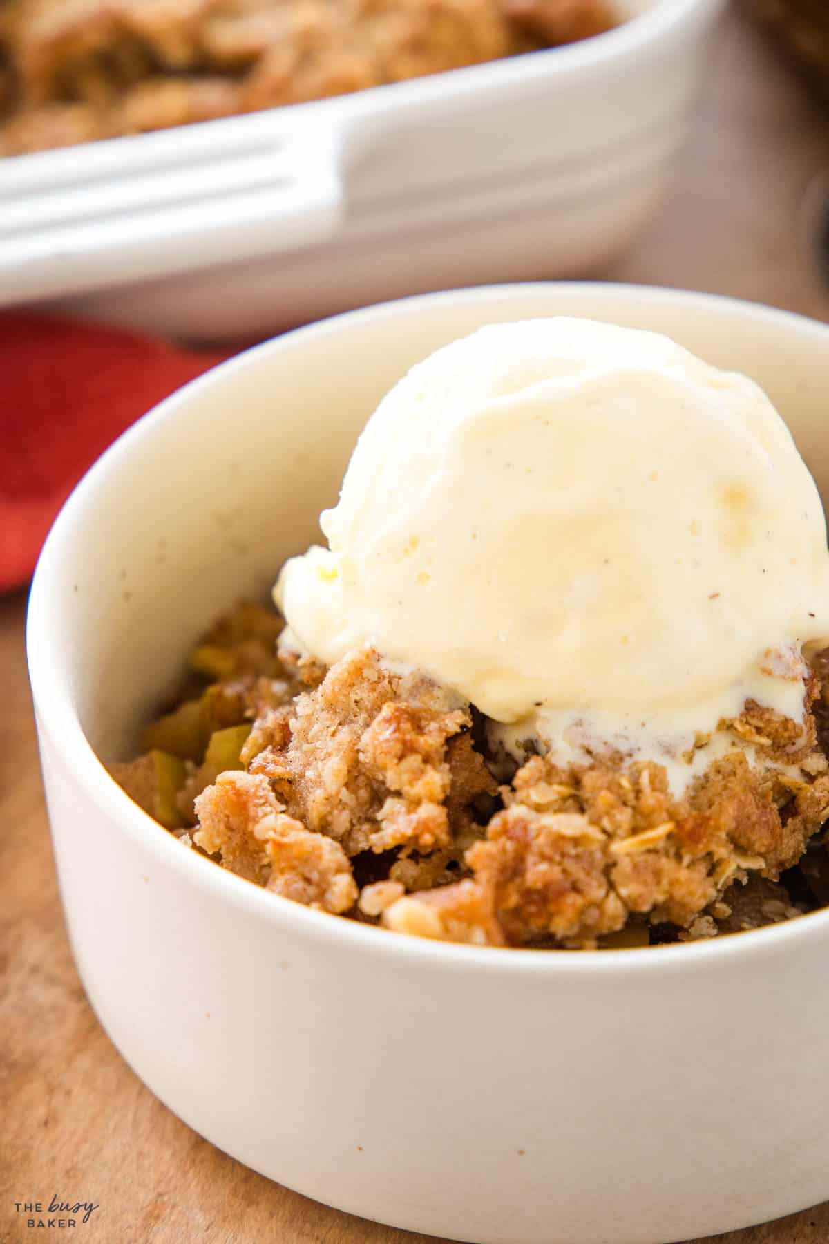 fruit crumble with ice cream