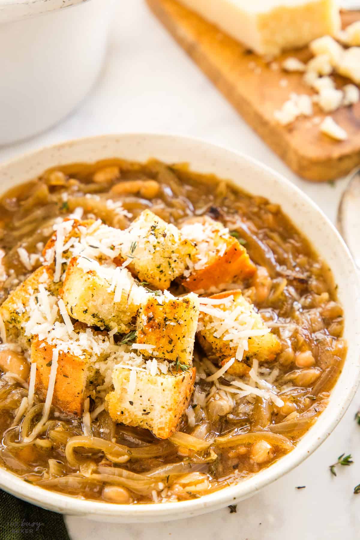 a bowl of stew with croutons