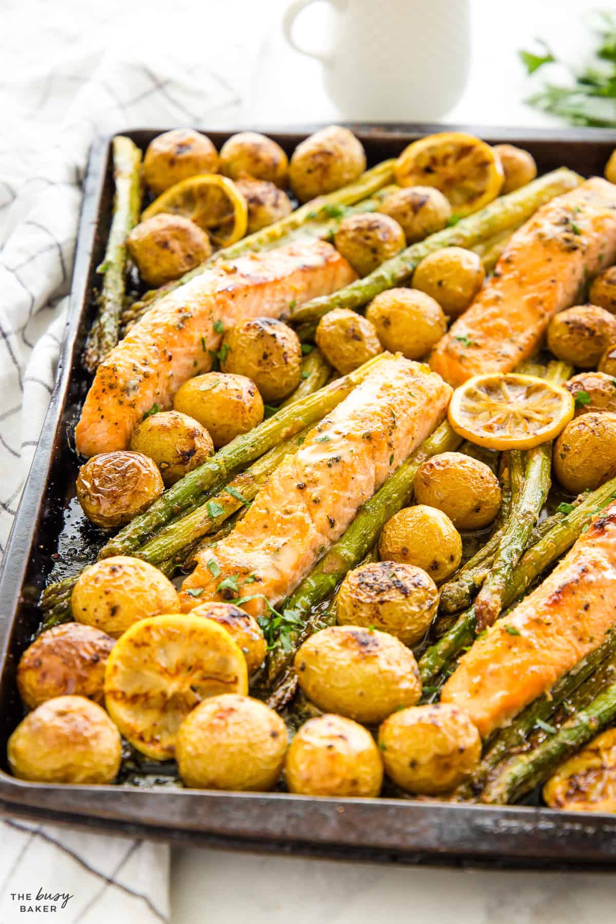 bake salmon sheet pan dinner