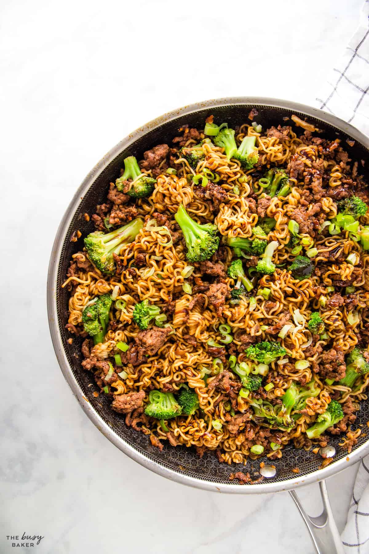 ramen noodles with beef and brocoli