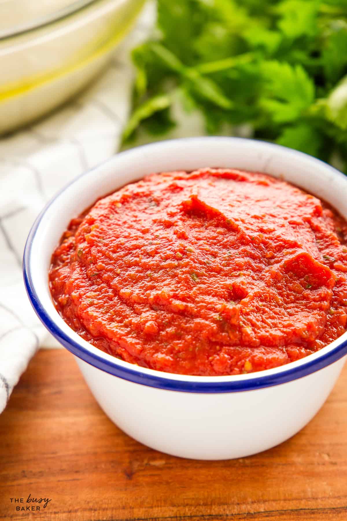 bowl of thick pizza sauce