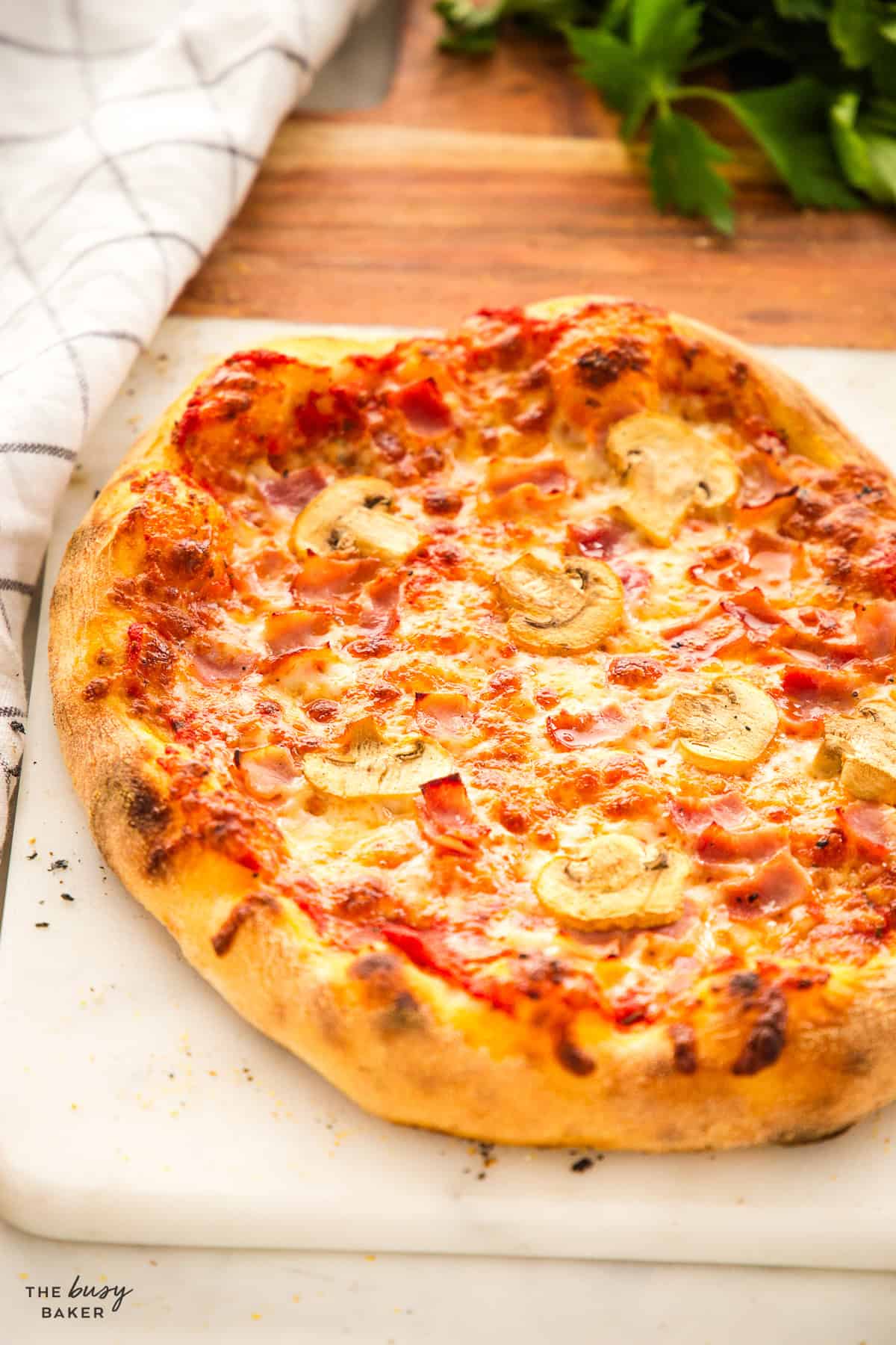 fresh ham and mushroom pizza